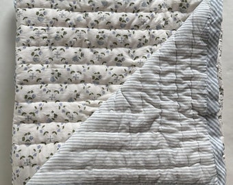 Steppdecke, handblockbedruckte gesteppte Überwurfdecke aus 100 % reinem Baumwollstoff, Bezug für Couch und Bett, Schoßbettwäsche, Luxus-Übergroße Steppdecke
