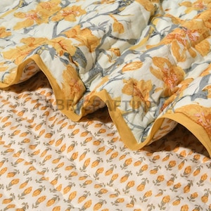 Handbedruckte Blumen-Steppdecke, Baumwoll-Quiltdecke für Sofa, Handgemachte Vintage-Wohnkultur