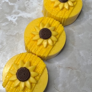 Sunflower Chocolate Covered Oreos: Baby Shower Favors, 1 Dozen