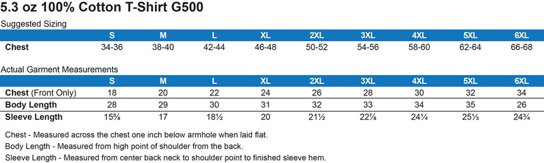 K&ouml;nnte beinhalten: Gr&ouml;&szlig;entabelle f&uuml;r ein 5,3 Unzen schweres T-Shirt aus 100 % Baumwolle, mit Brust-, K&ouml;rper- und &Auml;rmell&auml;ngenma&szlig;en in Zoll f&uuml;r die Gr&ouml;&szlig;en S bis 6XL.