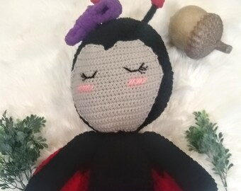 WZÓR: Lalka Biedronka szydełkowa