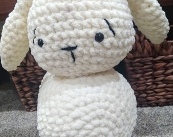 WZÓR: Lalka Króliczek szydełkowa | Pobierz PDF