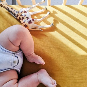 Fitted crib sheet, muslin ochre/mustard muslin crib fitted sheet, neutral genter crib sheet, baby crib sheet, nursery room, girl crib sheet