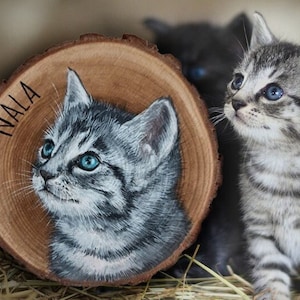 Ritratto di gatto personalizzato su disco di legno naturale