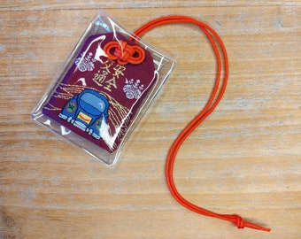 Omamori | Verkeersveiligheid | Rood | Lucky Charm | Japans Geluksamulet | Geluk | Auto | Reizen | Verkeer | Ongeluk | Gelukswens | Shinto