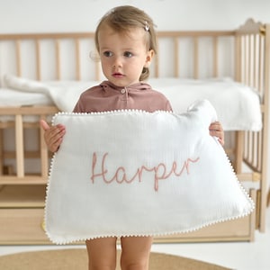 Taie d'oreiller avec prénom personnalisé, taie d'oreiller brodée, taie d'oreiller avec prénom de bébé, coussin bébé fille, cadeau d'anniversaire pour garçon, décoration de chambre de bébé, cadeau nouveau-né