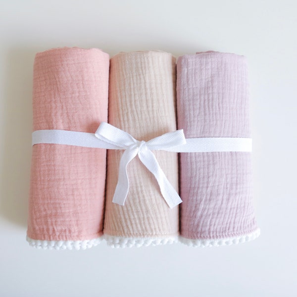 Muslin baby girl swaddle blanket, Stroller blanket, Organic Cotton pompom blanket, New Babygirl gift, Newborn muslin blanket