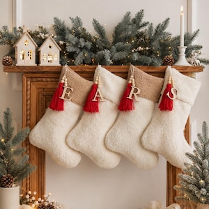 Minimalistische Weihnachtsstrümpfe Personalisierte Strümpfe mit Quaste Bestickter Strumpf für Urlaub Benutzerdefinierter Familienstrumpf für Weihnachtsgeschenk