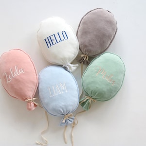 Palloncino da parete, palloncini verde salvia per annuncio nascita, cuscino bouclé personalizzato, decorazioni per cameretta, regalo per baby shower, decorazioni da parete