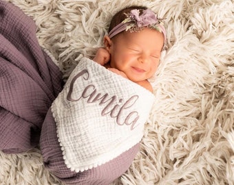 Personalisierte Babydecke, Babydecke Mädchen, gestickte Name, Musselin Wrap, Neugeborene Babygeschenk Decke mit Namen Musselin Decke