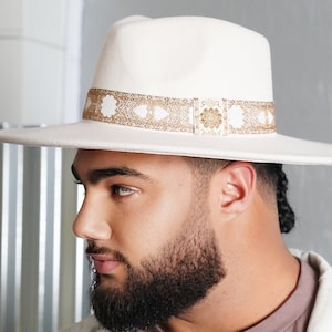 Unisex Ivy Beverly Wide Brim Fedora Hat, Men Women Felt Beige Fedora Hat with Famous Clan Style Embroidered Ribbon Jazz Trilby