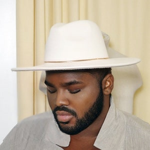 Men's Eggshell White Cowboy Fedora With Buckle Detail 