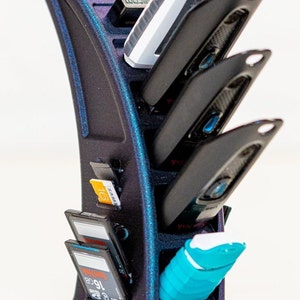 USB- en flashdrivehouder | Bureaus en werkruimtes indelen | Geschikt voor combinaties van SD-kaarten en USB-sticks | Meerdere kleuren beschikbaar.