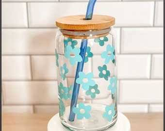 Lattina di birra in vetro Retro Daisy, Tazza personalizzata con fiori, Bicchiere con fiori personalizzati, Bicchiere per caffè freddo, Tazza in vetro estetico, Lattina con coperchio da 16 once e cannuccia
