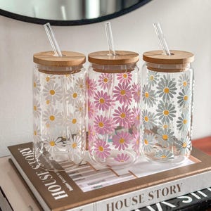 Daisy glass cup Retro glass can cup Flower Tumbler Iced coffee cup Floral Glass Tumbler with Bamboo Lid and Glass Straw
