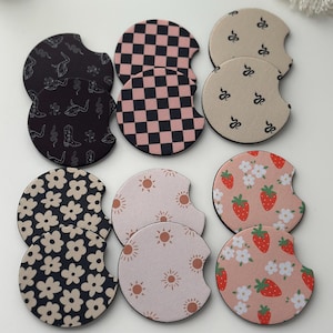 Set di 2 sottobicchieri per auto con stampa neutra, boho, a scacchi, portabicchieri, accessori per auto western, sottobicchieri per auto alla moda, regalo floreale per la calza della Befana