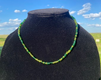 Grüne Glasperlenkette mit Sternzeichen Anhänger | Astrologie Schmuck Geschenk