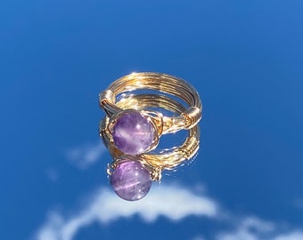 Ring aus Amethystdraht gewickelt