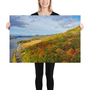 Bear Mountain Bridge über dem Hudson River und Eisenbahngleisen, Hudson Valley Region von New York, ungerahmtes Poster, Wandkunst