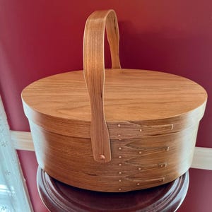 Shaker #7 Cherry Oval Sewing/Jewelry Box With Cherry Lid, Tray Insert and Swing Handle