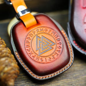 2025 Harley Key Fob Cover Leather Case Keychain Handmade Vintage Fat boy 2024 Road Glide Fob cover Emblem 883 X48 1200 Street Glide Fob Case
