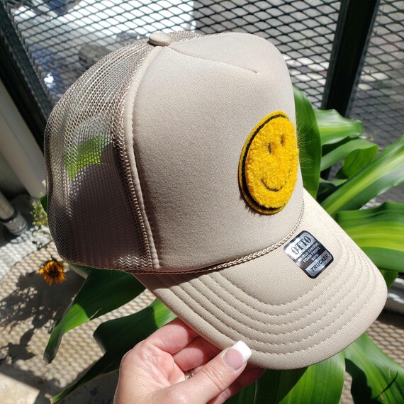Smiley Face Otto Trucker Hat: Embroidered Happy Face Patch  display picture 3