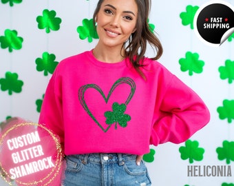Sudadera con trébol brillante: cuello redondo con trébol de cuatro hojas del Día de San Patricio. Suéter con corazones.