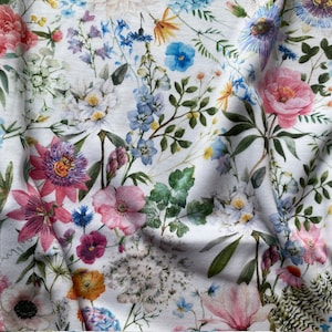 Tessuto in maglia di cotone Tiny Meadow, fiori di prato estivi, elasticizzato, maglia di cotone Meadow, stampa ecologica, peso 200 gsm