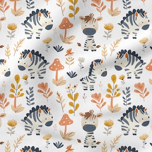 Könnte beinhalten: Ein weißer Hintergrund mit einem sich wiederholenden Muster aus schwarz-weißen Zebras, orangefarbenen Pilzen und verschiedenen Grüntönen, Gelb- und Orangetönen.