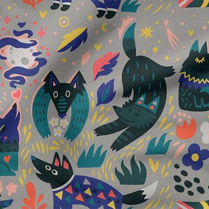 Peut inclure: Un motif sans couture représentant des loups noirs et bleus fantaisistes avec des motifs floraux et géométriques colorés sur un fond gris clair.