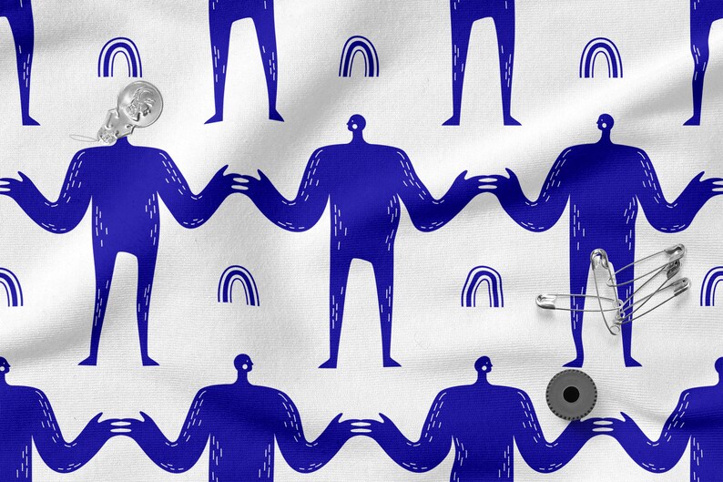 Peut inclure: Un tissu blanc avec un motif r&eacute;p&eacute;t&eacute; de silhouettes bleues avec les bras tendus et des arcs-en-ciel bleus. Il y a aussi trois &eacute;pingles de s&ucirc;ret&eacute; et une ampoule sur le tissu.