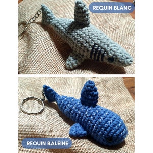 K&ouml;nnte beinhalten: Zwei geh&auml;kelte Hai-Schl&uuml;sselanh&auml;nger. Der erste ist ein grauer Hai mit schwarzen Streifen und dem Text "REQUIN BLANC". Der zweite ist ein blauer Hai mit wei&szlig;en Punkten und dem Text "REQUIN BALEINE".