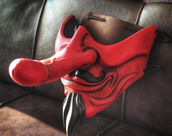 Fröhliche Tengu Halbmaske: Japanischer Dämon Cosplay Accessoire für Halloween, Festivals & Samurai Kostüme