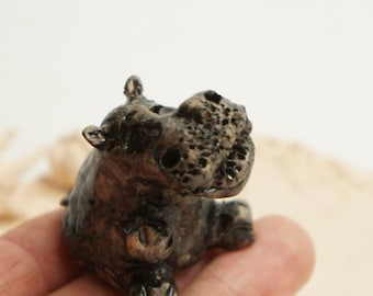 Figura de hipopótamo en miniatura de cerámica para rituales de té - Zen Tea Gift