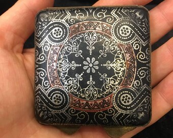 Antique Art Deco Compact Mirror Made of Genuine Leather and Brass, 6cm Collectible Makeup Box with Mirror and Enamel Design