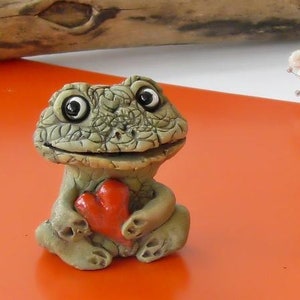 frog ceramic, ornament frog,  frog  figurine, clay sculpture, frog sculpture, animal lover gift, frog  lover gift, frogs  art