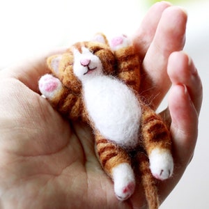 Sleeping Kitten Needle Felting Kit for Beginners 4" (10cm)