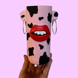 Eccentric pot for home - interior pot with lips and earrings