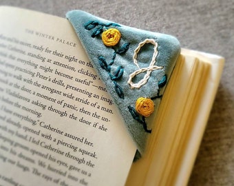 Personalized Bookmark, monogram, velvet, christmas, birthday, gift for her, hand embroidered, handmade, book lover, custom, corner, best