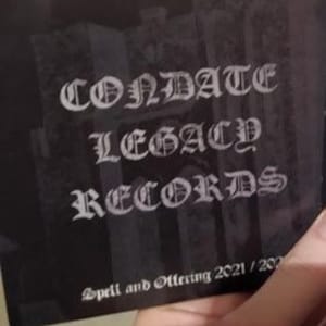 Op de afbeelding: Zwart-witte CD-hoes met de tekst "CONDBATE LEGACY RECORDS" en "Spell and Offering 2021/2022" erop gedrukt.