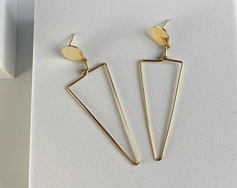 Arrow Earrings | Statement earring, brass wire earring, dangle & drop, minimalist modern metal earring, one-line art, wavy