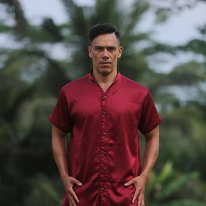 Burgundy Seiden-Shirt für Männer: Kurzarm-Button-Up