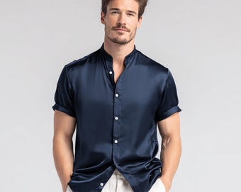 Camisa de seda azul marino para hombre: Botones de concha natural, corte a medida