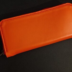 Cartera de piel italiana hecha a mano: espaciosa y elegante, compartimento con cremallera, múltiples ranuras para tarjetas, diseño elegante y delgado