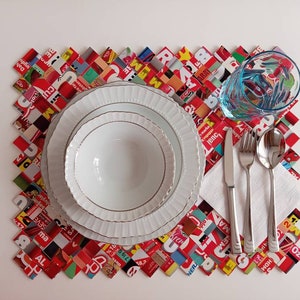 Tovaglietta in tessuto ecologico Set rettangolare di carta riciclata rossa per riviste Set di 4 tovagliette, tovagliette da tavola, tavola da pranzo