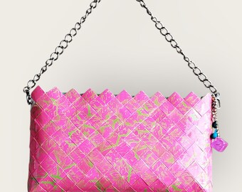 Neon Pinke gewebte Clutch: Upcycled Magazine Paper Bag