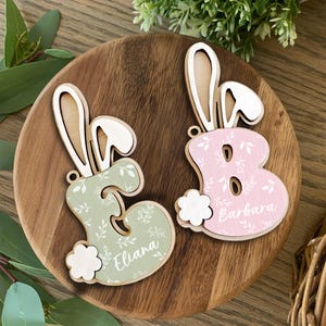 Etichetta personalizzata con nome coniglietto pasquale, etichetta personalizzata con lettera in legno 3D, ciondolo con nome a forma di cestino primaverile per bambini, simpatico coniglietto, regalo per bambini, biglietto di Pasqua.