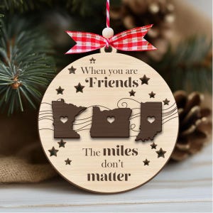 Benutzerdefinierte Zustand 2-lagige hölzerne Familienverzierung, Miles Don't Matter Geschenk, benutzerdefinierte Zustandsverzierung, Familienfernweihnachtsgeschenk.