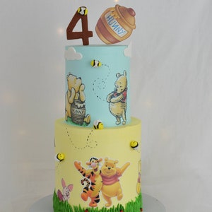 Disney Winnie the Pooh Bed of Roses Edible Cake Topper Image