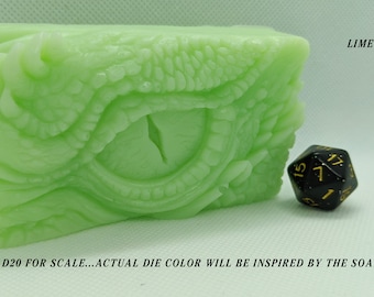 Dragon Eye Soap w/ d20 à l’intérieur - Cadeau du MDN - Dungeons and Dragons Soap - Dice Soap